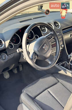 Седан SEAT Exeo 2011 в 