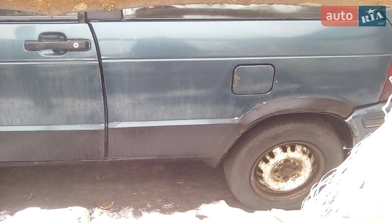 Седан SEAT Ibiza 1995 в Карлівці