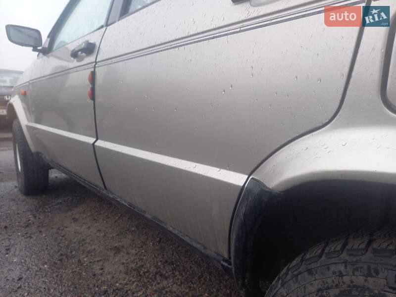 Хетчбек SEAT Ibiza 1988 в Новоархангельську