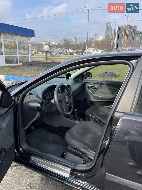 Хэтчбек SEAT Ibiza 2006 в Киеве