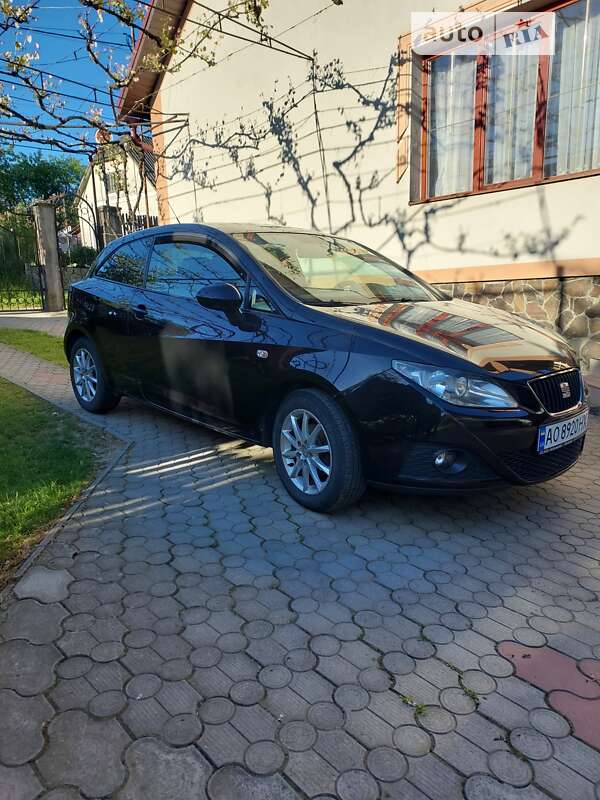 Хэтчбек SEAT Ibiza 2011 в Ужгороде