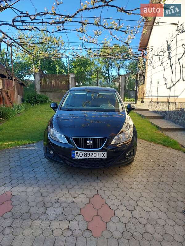 Хетчбек SEAT Ibiza 2011 в Ужгороді