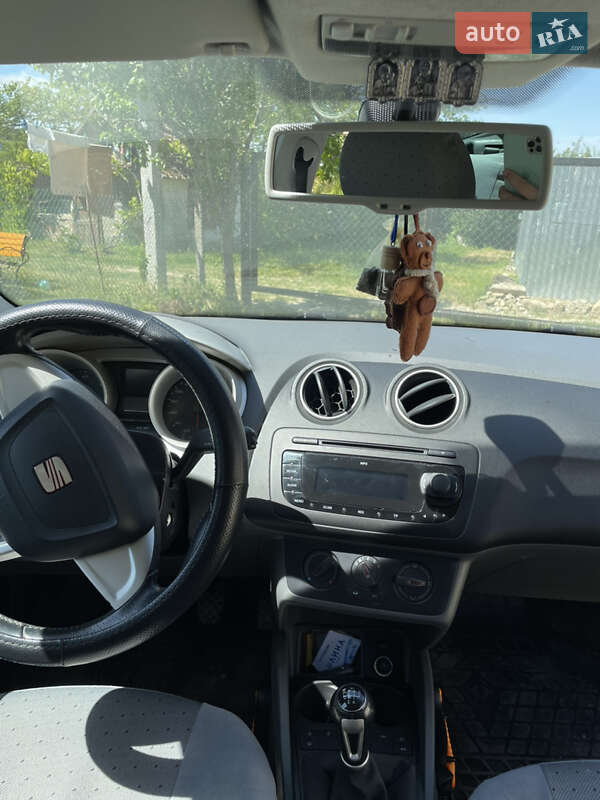 Хетчбек SEAT Ibiza 2011 в Чернівцях