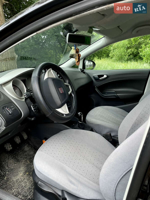 Хетчбек SEAT Ibiza 2011 в Чернівцях