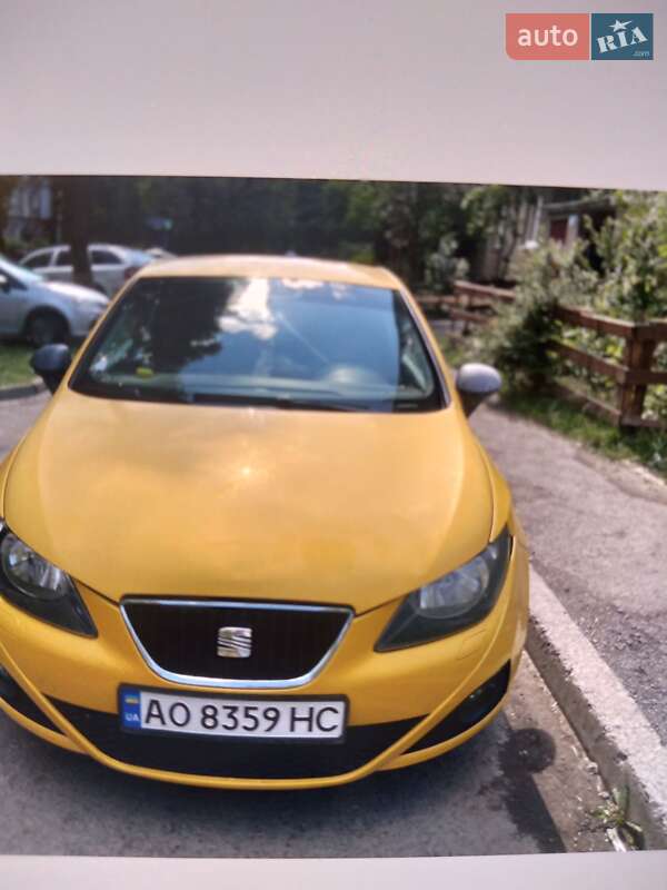 Хэтчбек SEAT Ibiza 2010 в 