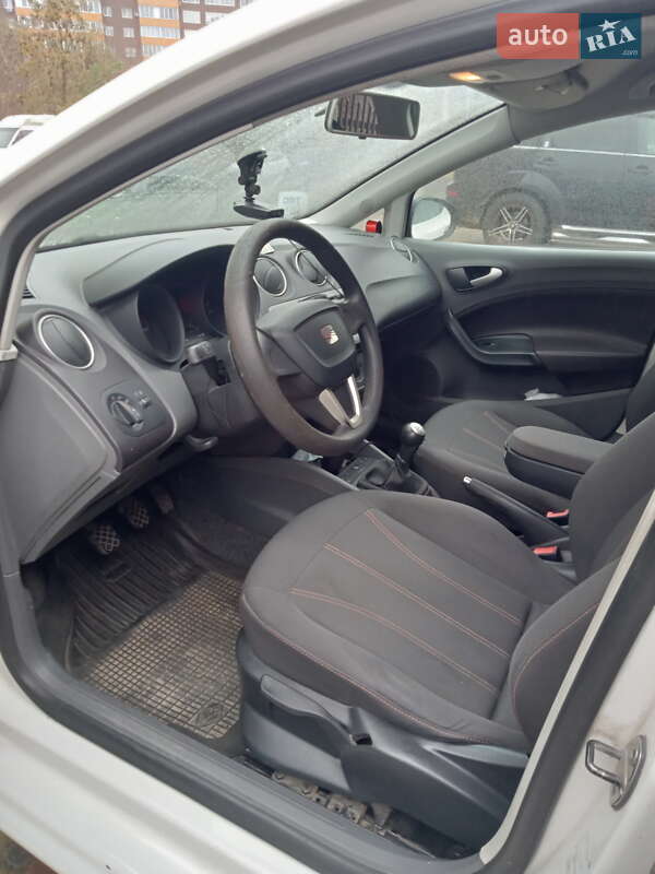 Хетчбек SEAT Ibiza 2010 в Рівному