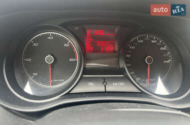 Хэтчбек SEAT Ibiza 2012 в 