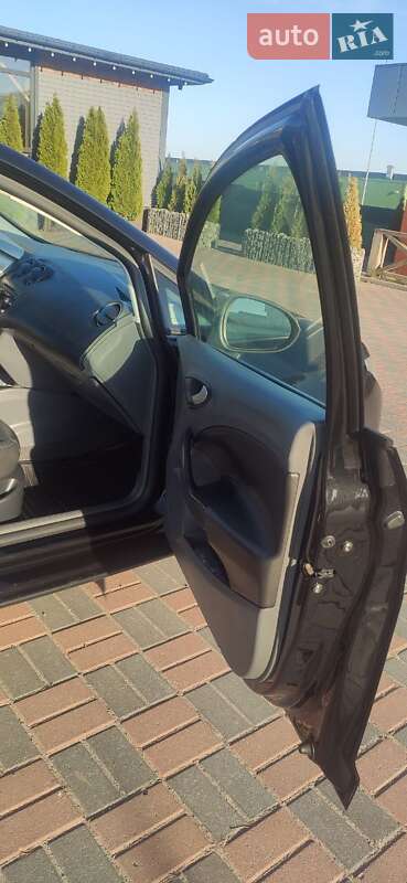 Хетчбек SEAT Ibiza 2011 в Рівному