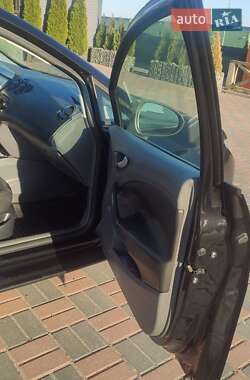 Хэтчбек SEAT Ibiza 2011 в 