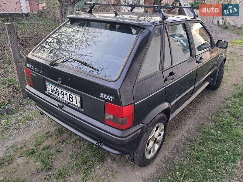 Хетчбек SEAT Ibiza 1990 в Дерно