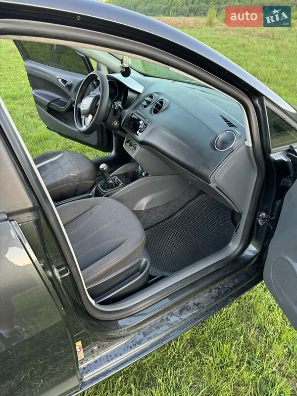 Хетчбек SEAT Ibiza 2011 в Мукачевому