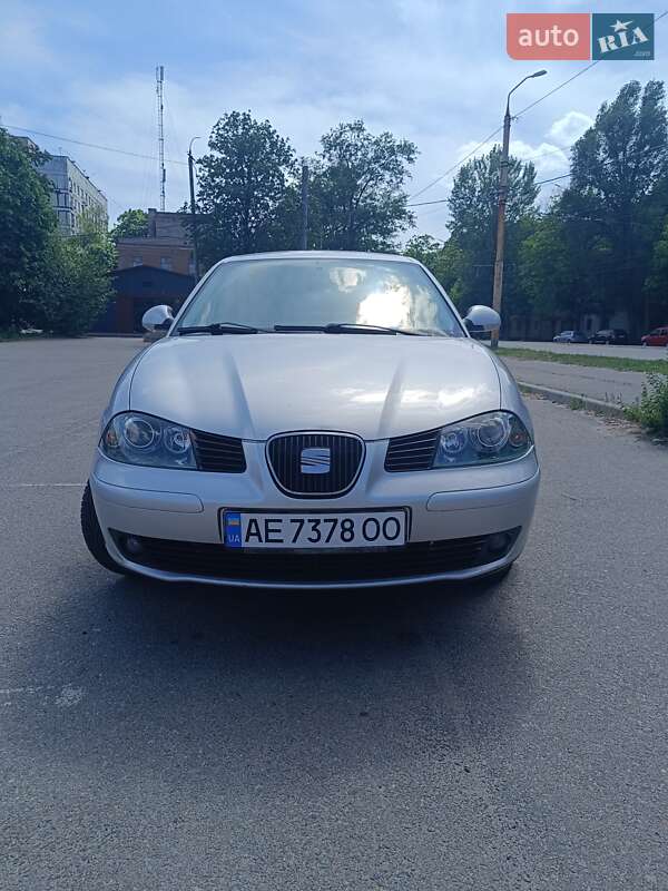 Хетчбек SEAT Ibiza 2003 в Дніпрі