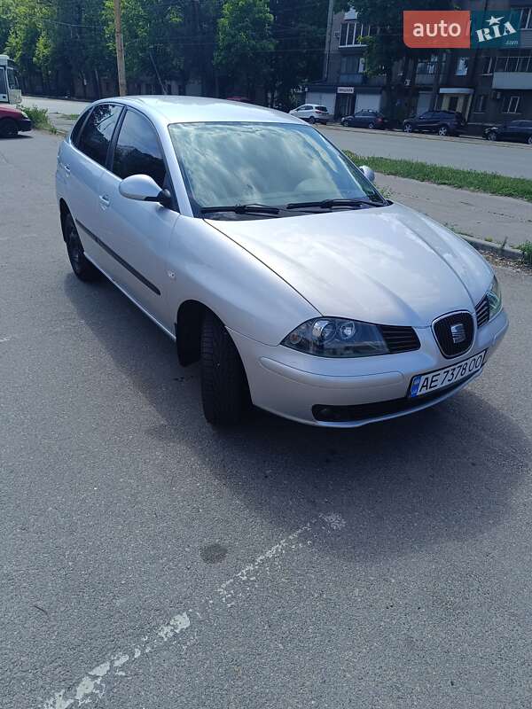 Хетчбек SEAT Ibiza 2003 в Дніпрі