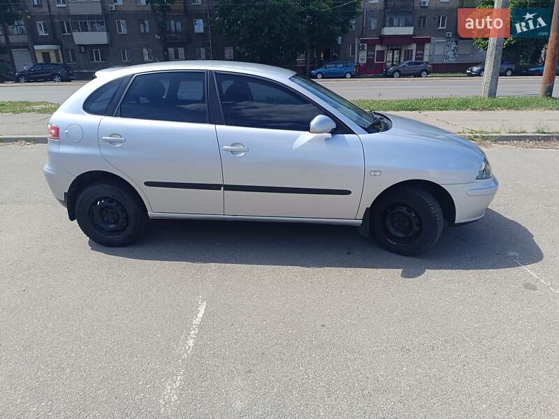 Хетчбек SEAT Ibiza 2003 в Дніпрі