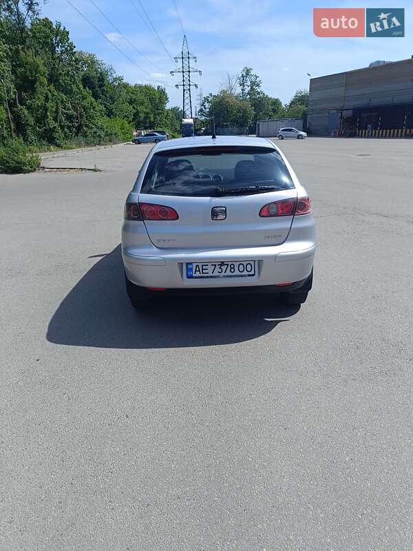 Хетчбек SEAT Ibiza 2003 в Дніпрі