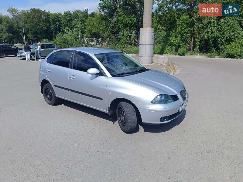 Хетчбек SEAT Ibiza 2003 в Дніпрі