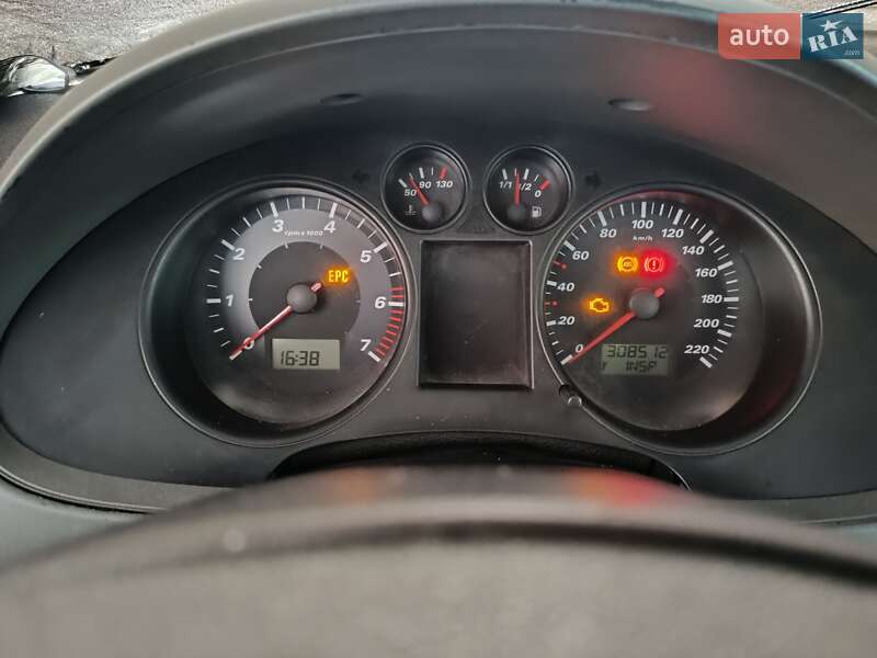 Хетчбек SEAT Ibiza 2003 в Дніпрі