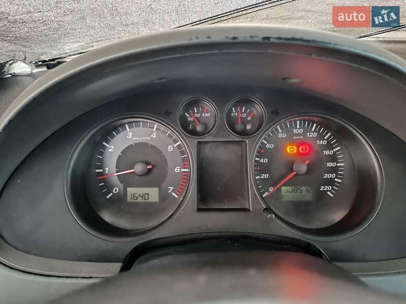 Хетчбек SEAT Ibiza 2003 в Дніпрі