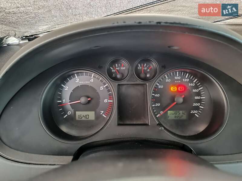 Хетчбек SEAT Ibiza 2003 в Дніпрі