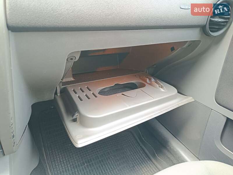 Хетчбек SEAT Ibiza 2003 в Дніпрі