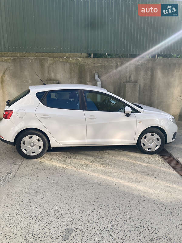 Хэтчбек SEAT Ibiza 2011 в Ужгороде