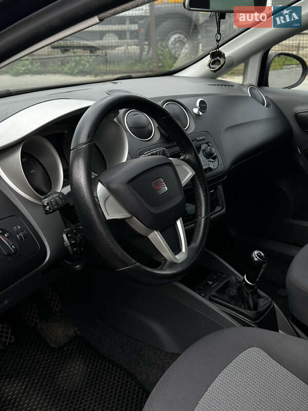 Хэтчбек SEAT Ibiza 2011 в Львове