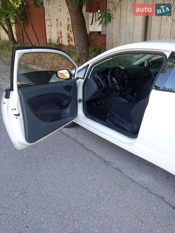 Хэтчбек SEAT Ibiza 2011 в Запорожье