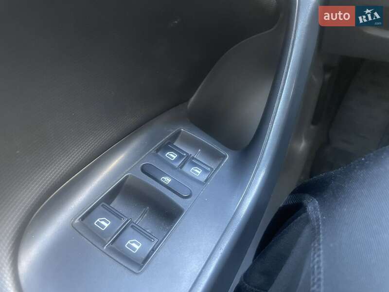 Хетчбек SEAT Ibiza 2011 в Києві