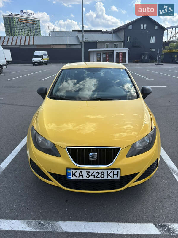 Хэтчбек SEAT Ibiza 2011 в Киеве