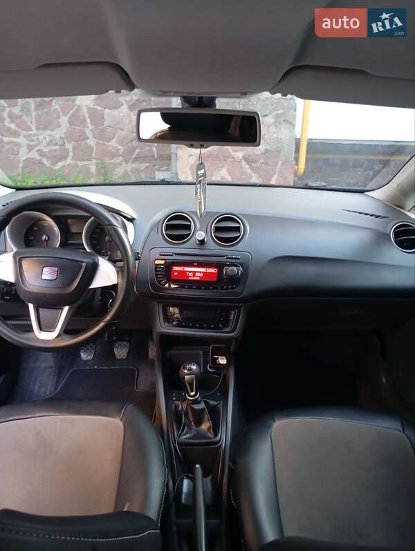 Хетчбек SEAT Ibiza 2011 в Снятині
