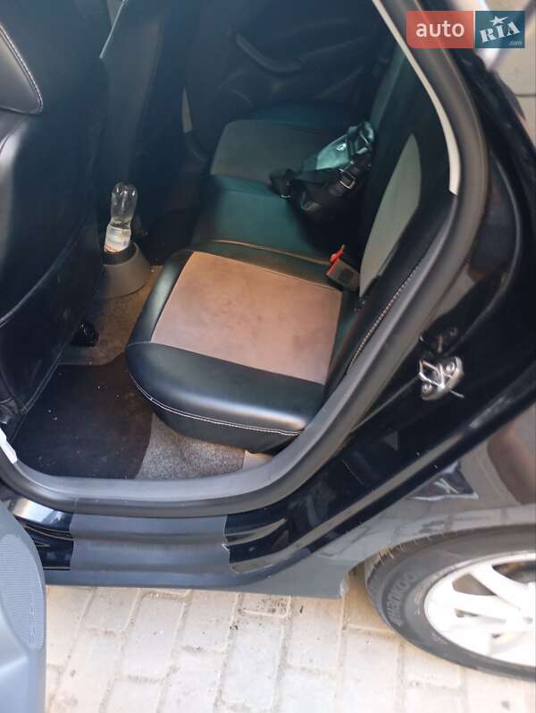 Хетчбек SEAT Ibiza 2011 в Снятині