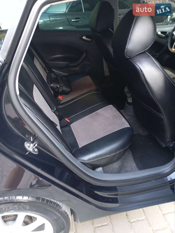 Хетчбек SEAT Ibiza 2011 в Снятині