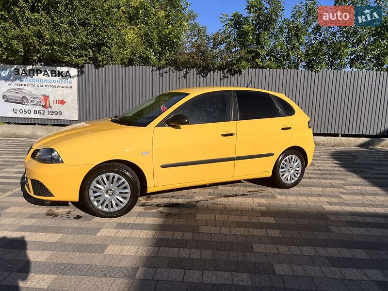 Хэтчбек SEAT Ibiza 2008 в Сваляве