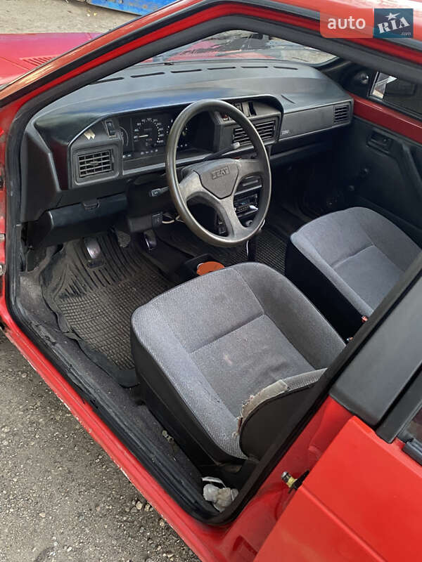 Хетчбек SEAT Ibiza 1989 в Новгородці