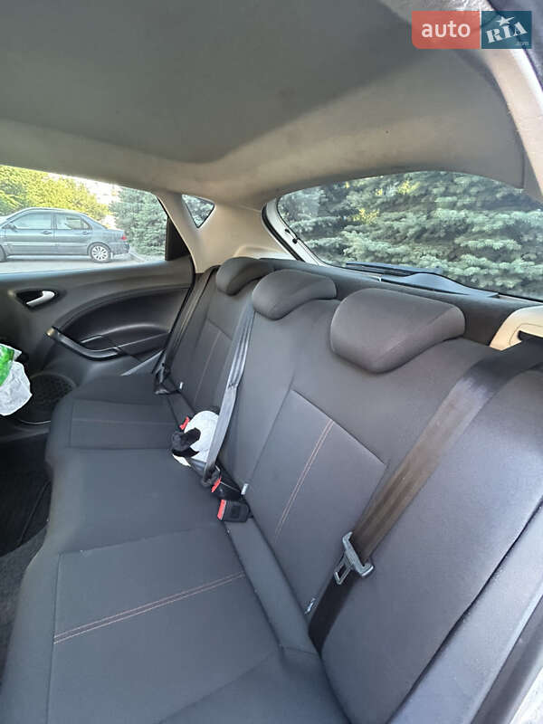 Хэтчбек SEAT Ibiza 2011 в Днепре