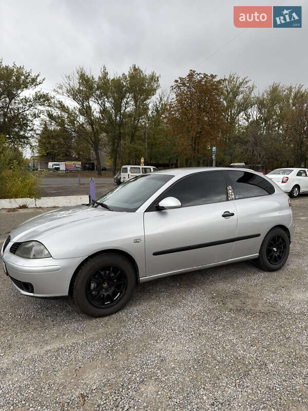 Хетчбек SEAT Ibiza 2003 в Дніпрі