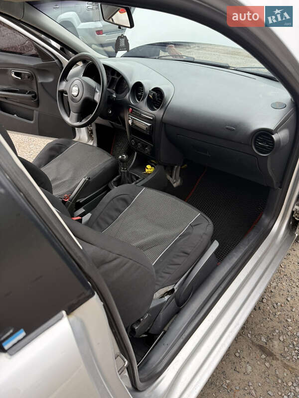 Хетчбек SEAT Ibiza 2003 в Дніпрі