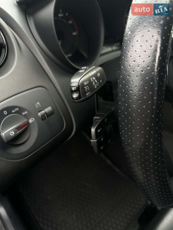 Хэтчбек SEAT Ibiza 2011 в Луцке