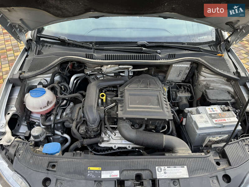 Хэтчбек SEAT Ibiza 2015 в Вишневом фото 13 Хэтчбек SEAT Ibiza 2015 в Вишневом