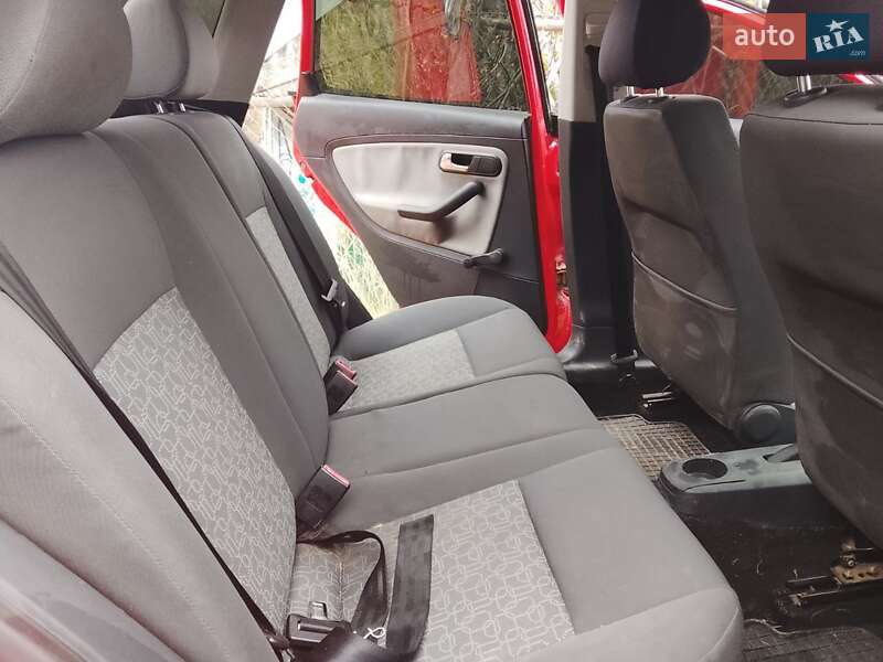 Хэтчбек SEAT Ibiza 2003 в Новой Ушице фото 4 Хэтчбек SEAT Ibiza 2003 в Новой Ушице