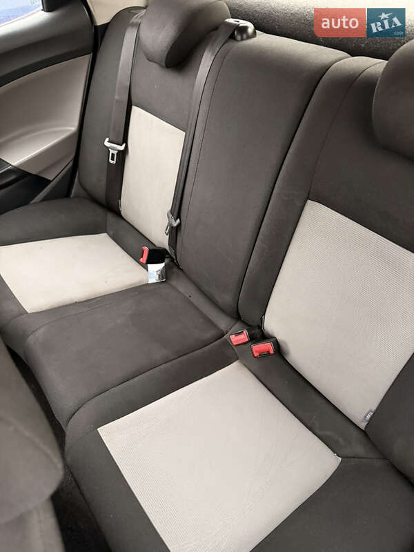 Хэтчбек SEAT Ibiza 2013 в Киеве фото 30 Хэтчбек SEAT Ibiza 2013 в Киеве