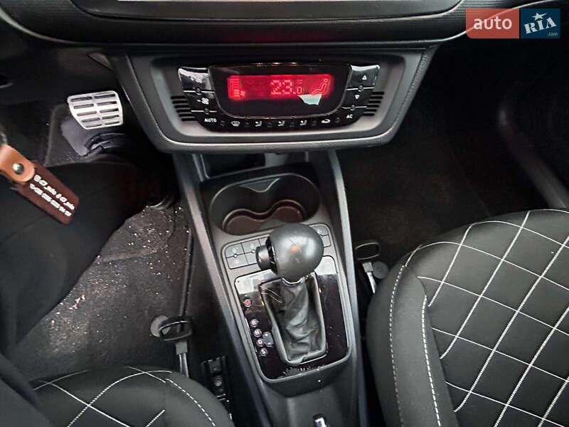 Хетчбек SEAT Ibiza 2011 в Павлограді