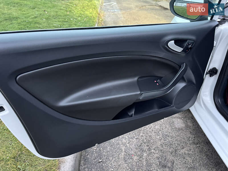 Хэтчбек SEAT Ibiza 2010 в Киеве фото 47 Хэтчбек SEAT Ibiza 2010 в Киеве