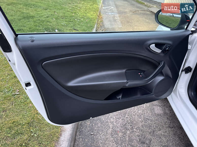 Хэтчбек SEAT Ibiza 2010 в Киеве фото 50 Хэтчбек SEAT Ibiza 2010 в Киеве