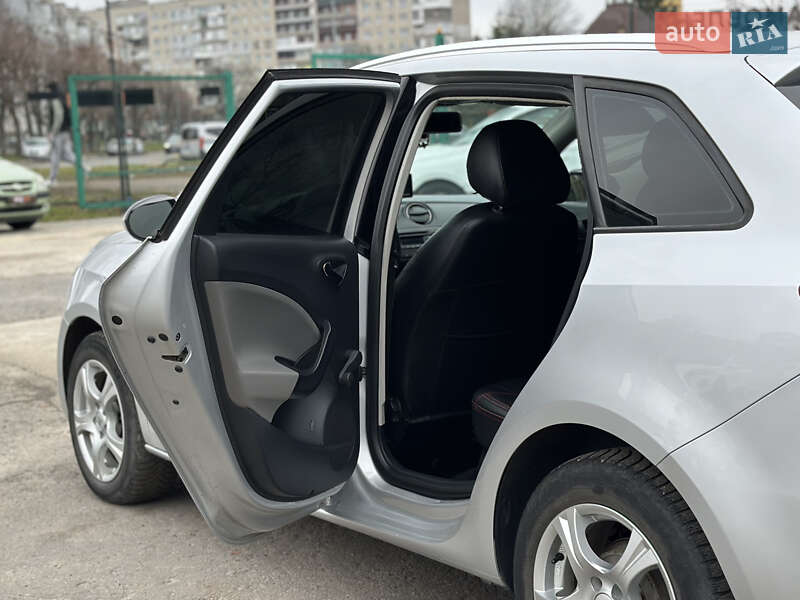 Хэтчбек SEAT Ibiza 2013 в Шептицькому