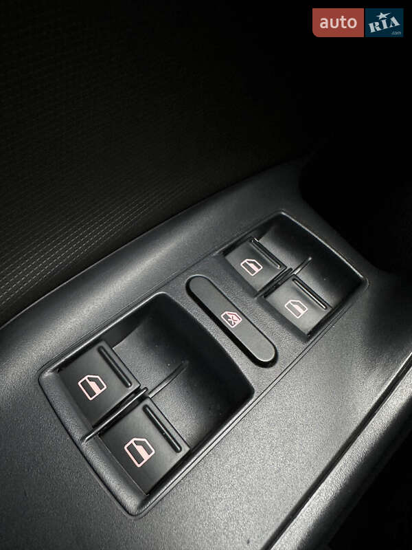 Хэтчбек SEAT Ibiza 2008 в Белогородке фото 29 Хэтчбек SEAT Ibiza 2008 в Белогородке