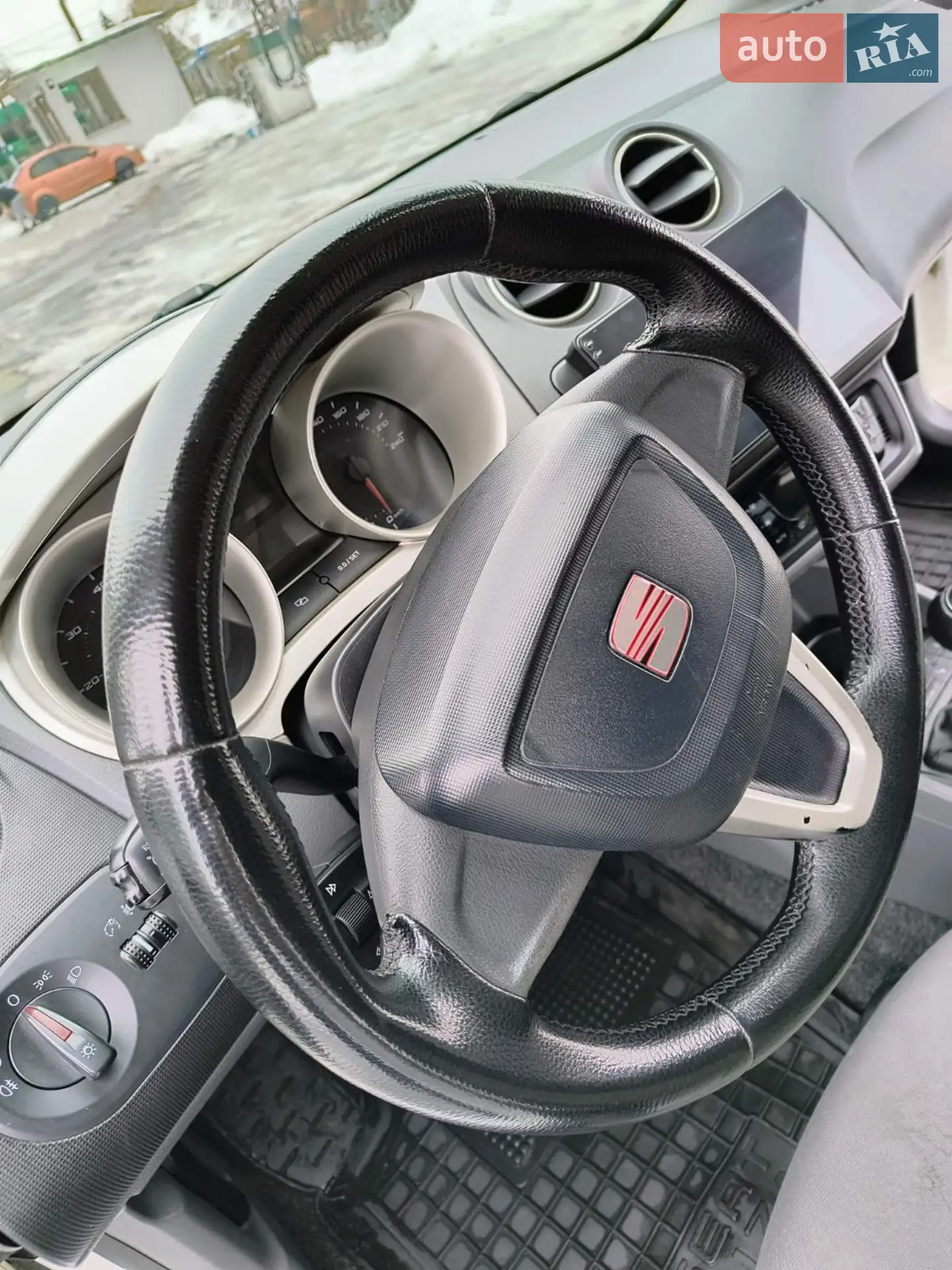 2010 SEAT Ibiza - мініатюра 12