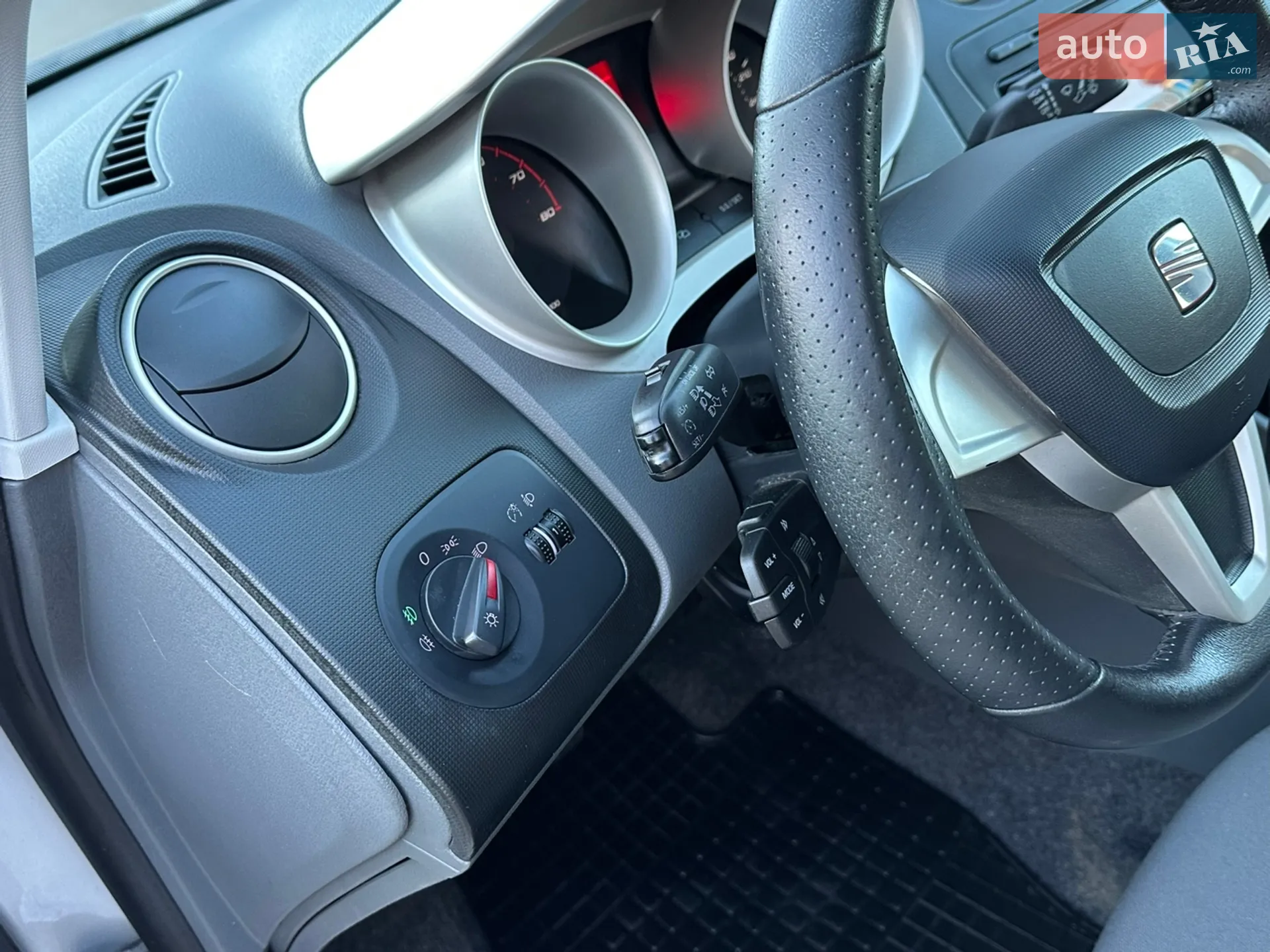 2011 SEAT Ibiza - мініатюра 16