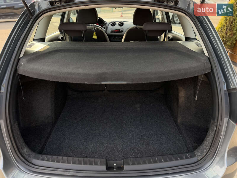 Хэтчбек SEAT Ibiza 2013 в Шептицькому