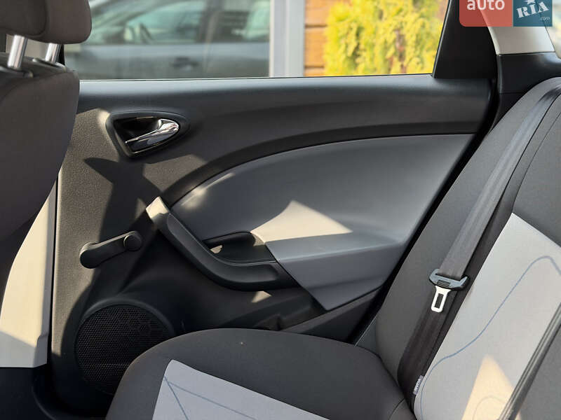 Хэтчбек SEAT Ibiza 2013 в Шептицькому